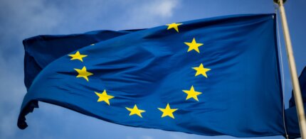 How do interest rates affect the euro?