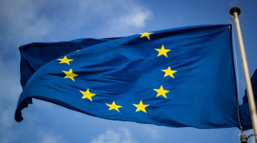 How do interest rates affect the euro?